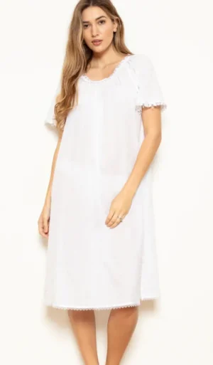 UNTUCKit Nightdresses*Cottonreal Lois Cotton Voile Swiss Dot Short Sleeve Nightdress White